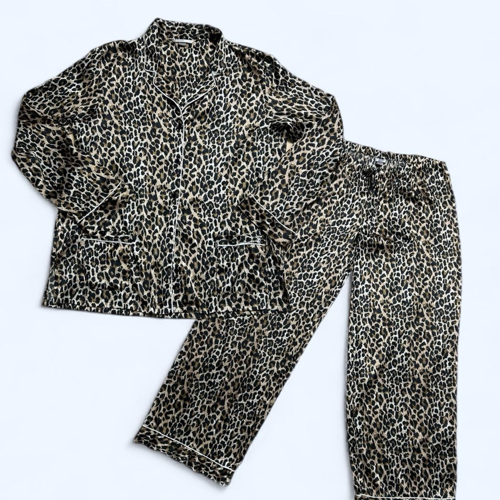 Vintage 90s/y2k Victoria's Secret Brown and Black Pajama Set Leopard Print